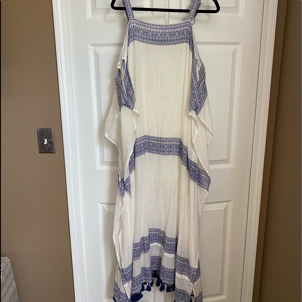 Saks fifth Avenue maxi dress. NWOT.